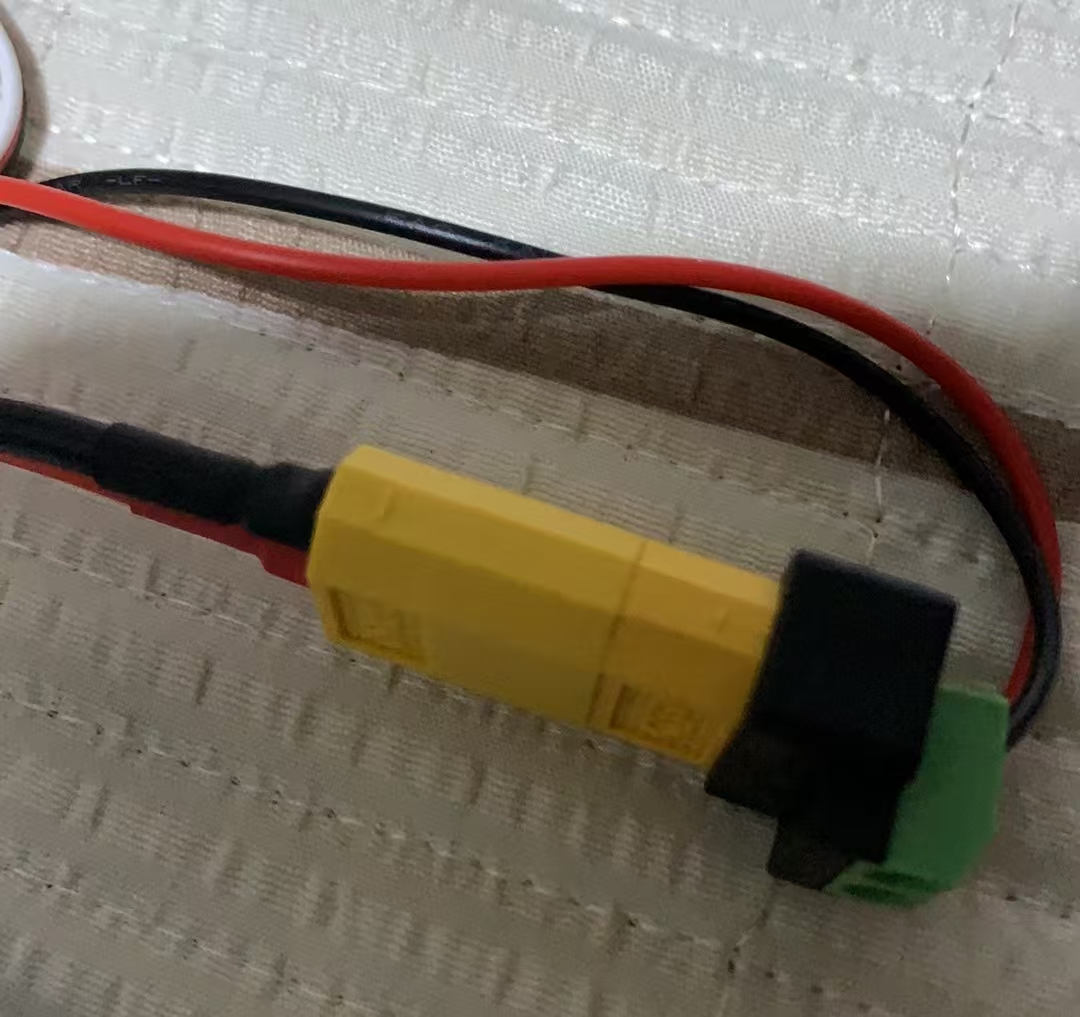 Adapter bezlutowy 2-pinowy na  – Drone Solar Charger recenzja i cena